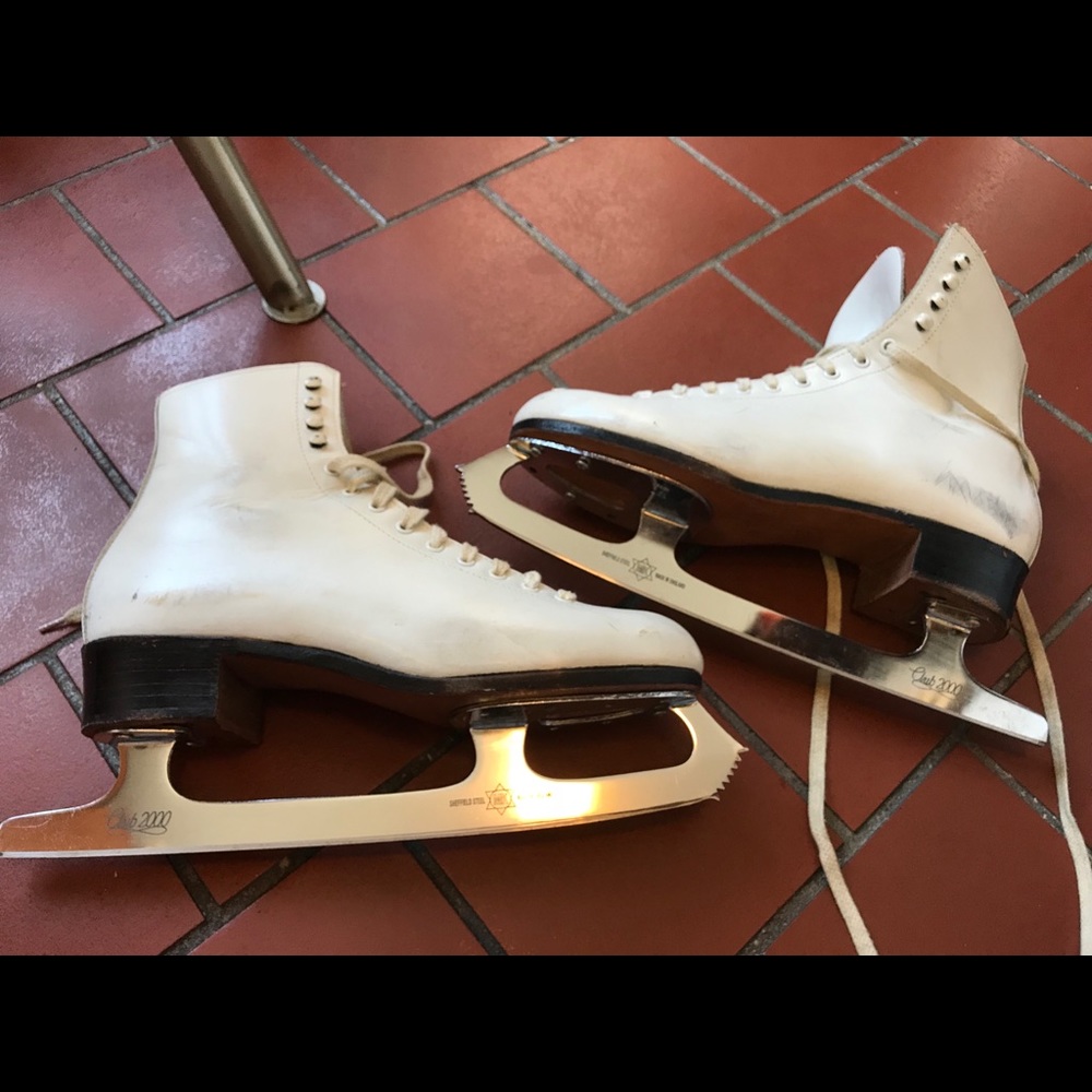 Riedell 220 Figure Skates Redwing